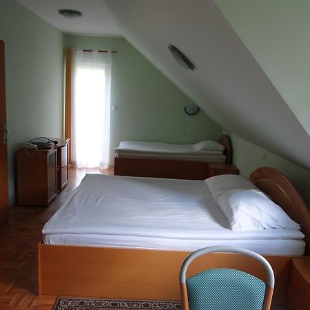Rooms Hochkraut ツェリェ エクステリア 写真