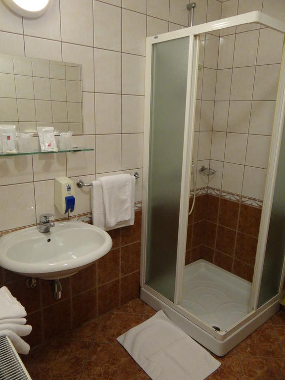 Rooms Hochkraut ツェリェ 部屋 写真