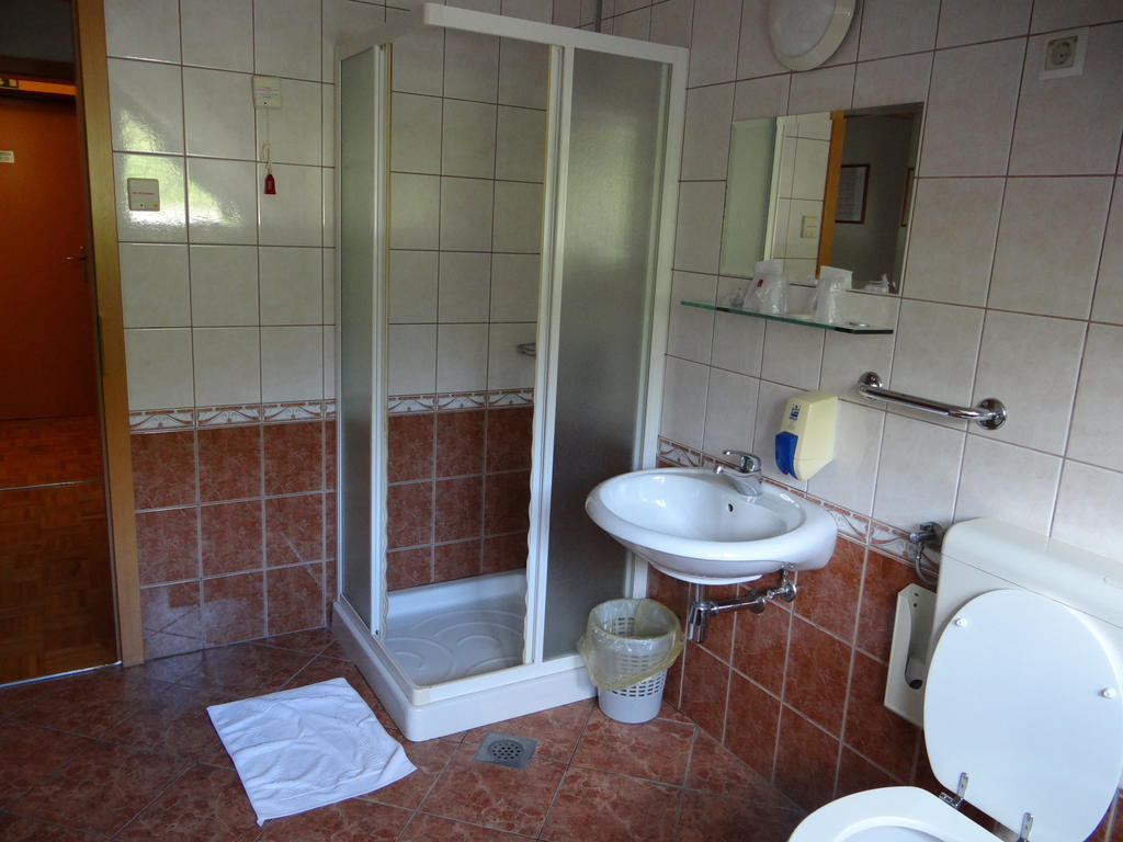Rooms Hochkraut ツェリェ 部屋 写真